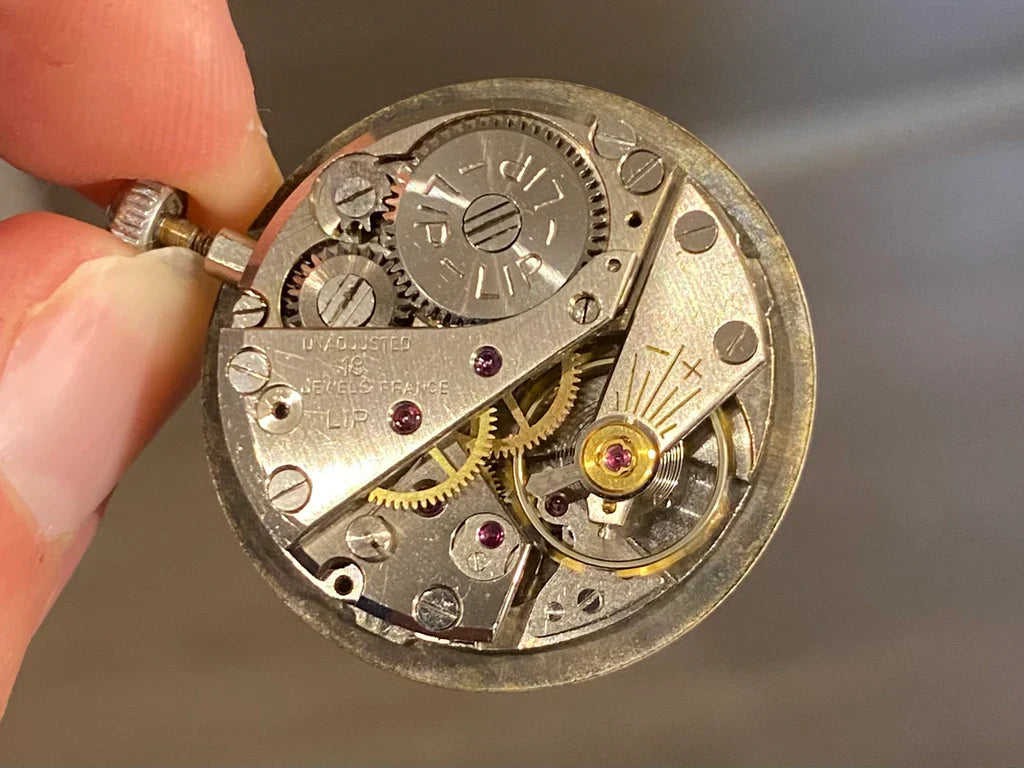 image article de blog Comment régler une montre ancienne ?