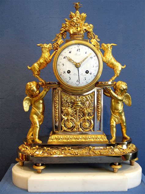 image article de blog Pendulettes en or : Un investissement décoratif et patrimonial durable