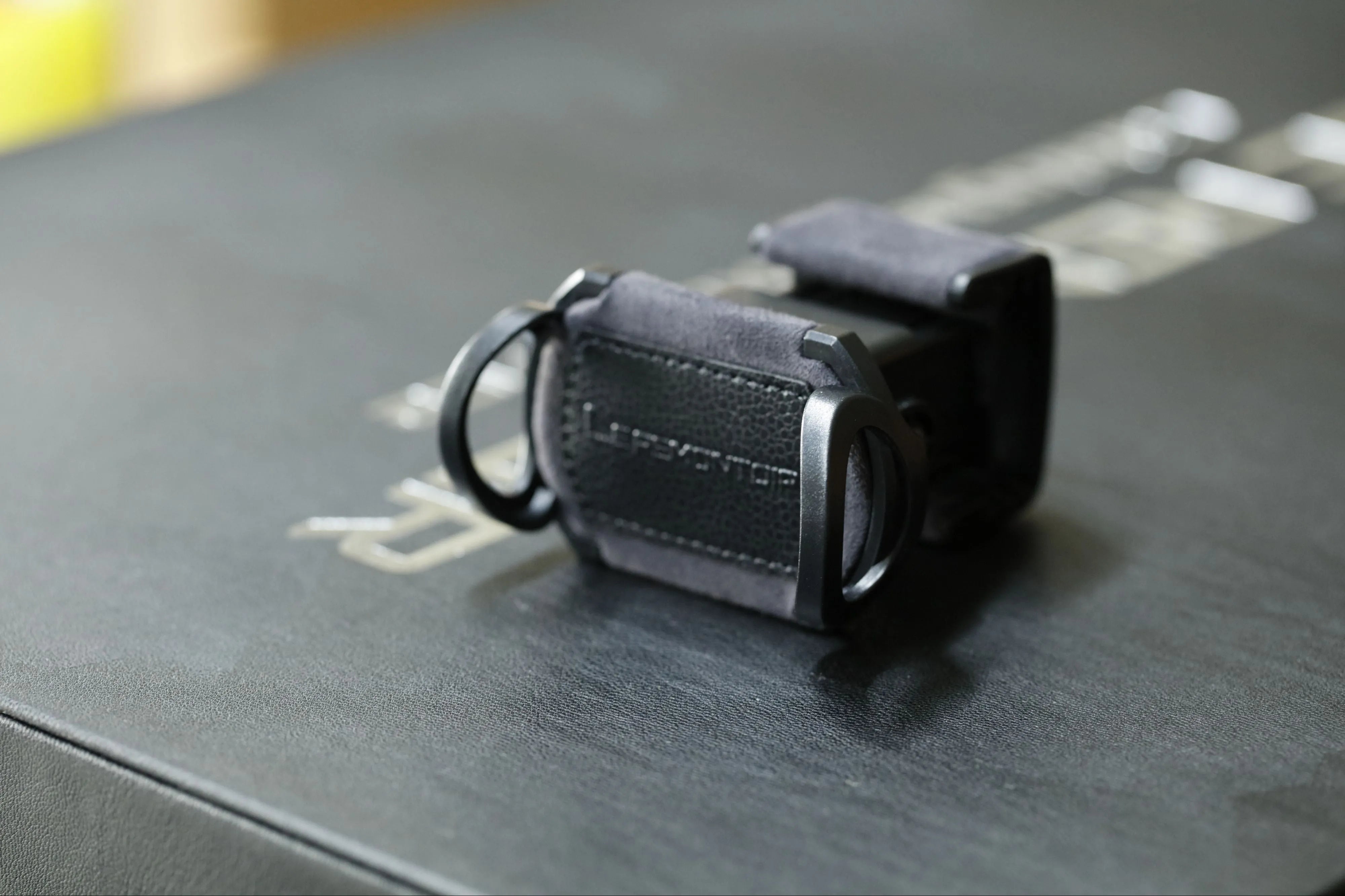 Cube Sofa Noir-7-1 à 3 montres,Le Remontoir, Cuir