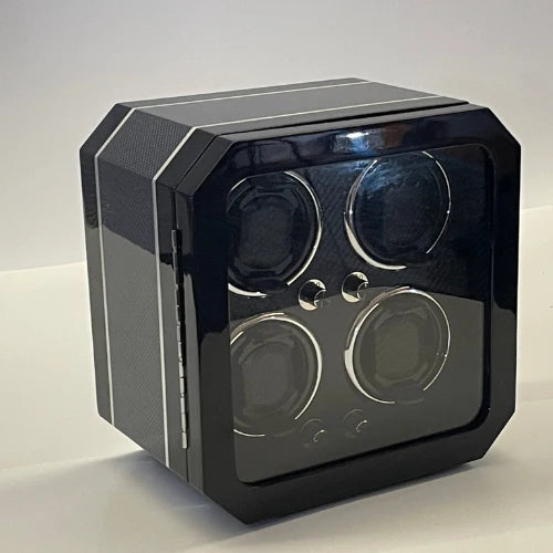 Remontoir de montre Gioco Carbone noir en fibre de carbone avec 4 emplacements et façade vitrée élégante.