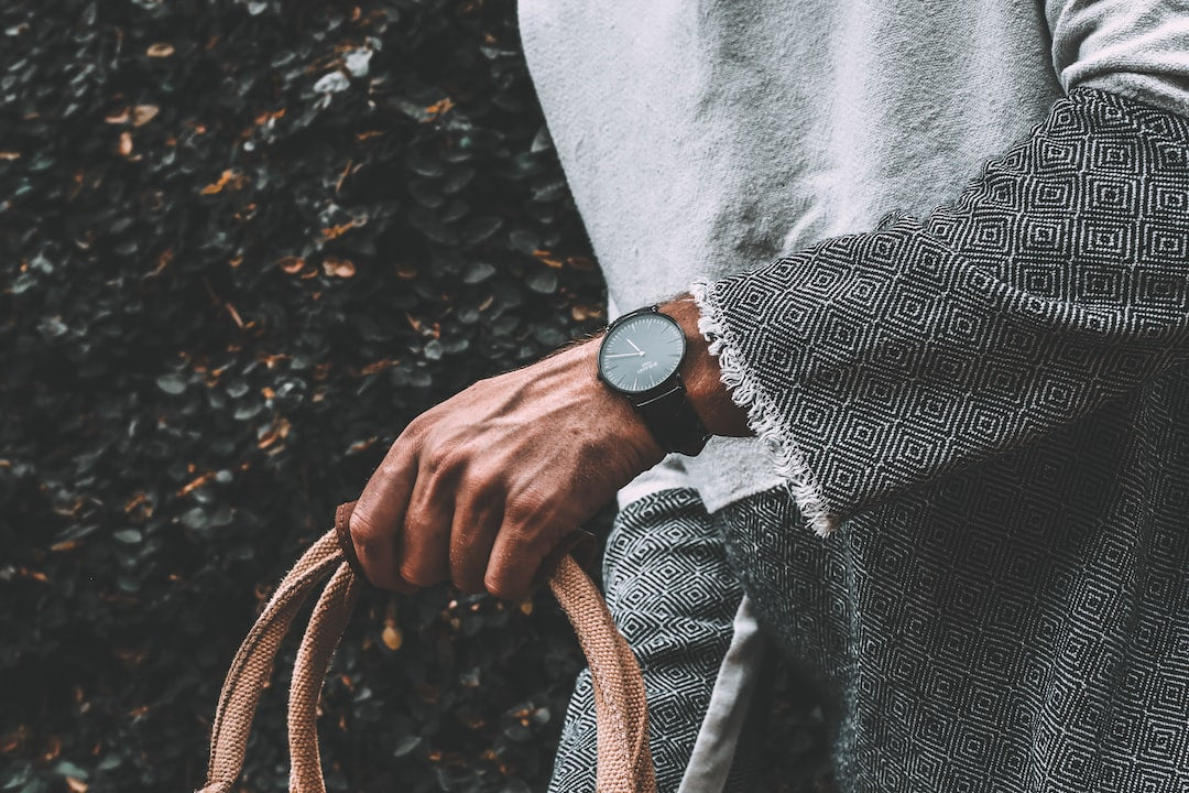 Pourquoi ma montre retarde quand je la porte Le Remontoir Montre