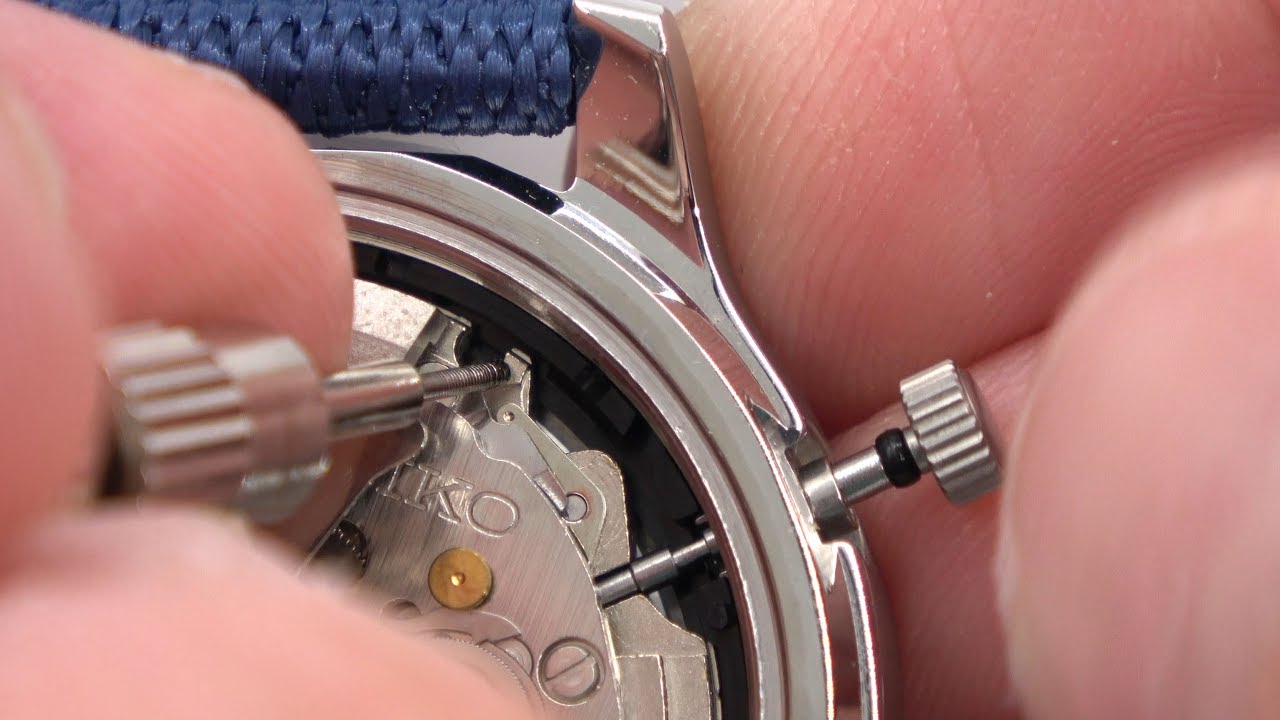 image article de blog Comment tirer couronne montre ?