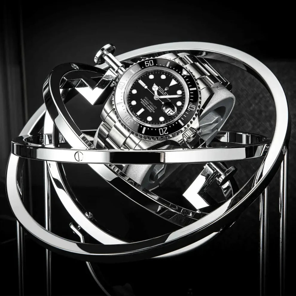 Remontoir automatique Astronome Comète noir et argent en métal, design sphérique moderne pour une montre de luxe.