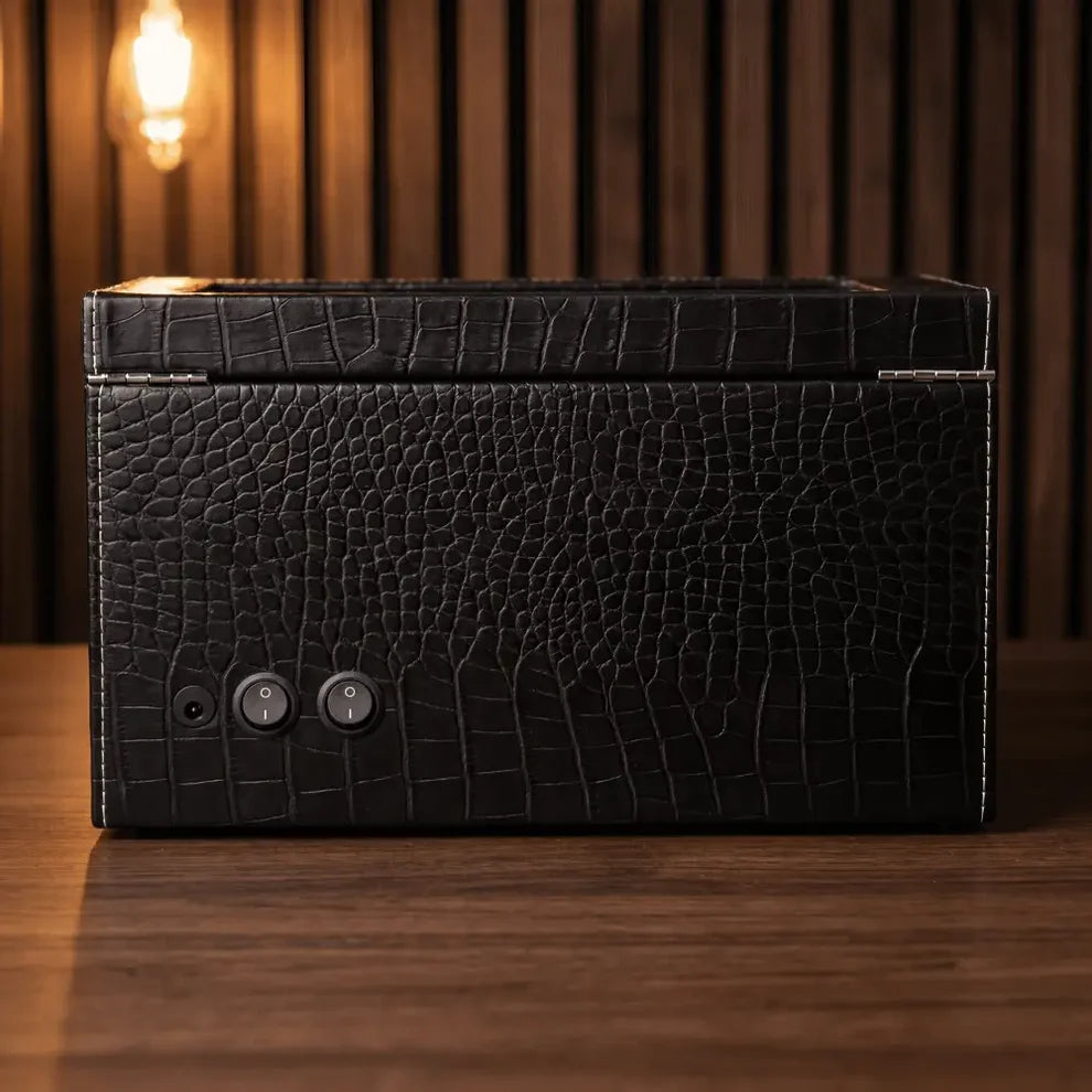 Remontoir de montre Roche Noire en cuir PU noir craquelé avec deux interrupteurs, design élégant et compact.