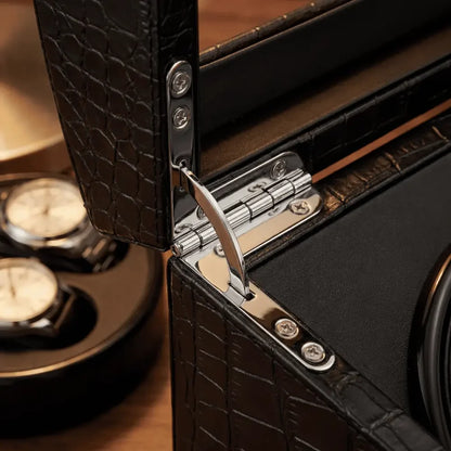 Remontoir de montre Roche Noire en cuir PU noir craquelé avec charnières métalliques robustes et intérieur élégant.