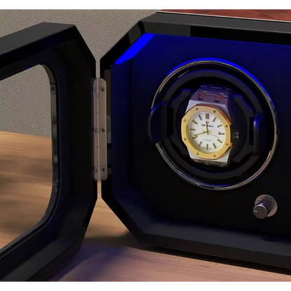 Remontoir pour 2 montres en bois et fibre de carbone noire avec éclairage LED bleu et porte vitrée protectrice.